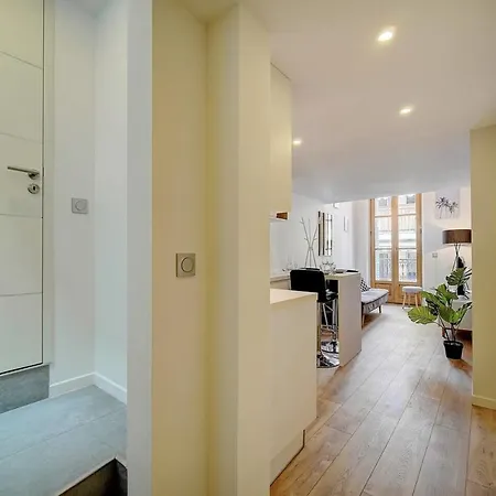 Bright Duplex Mezzanine - Center - 1br 3p Lägenhet *