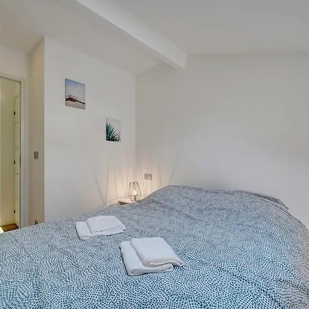 Bright Duplex Mezzanine - Center - 1br 3p Cannes