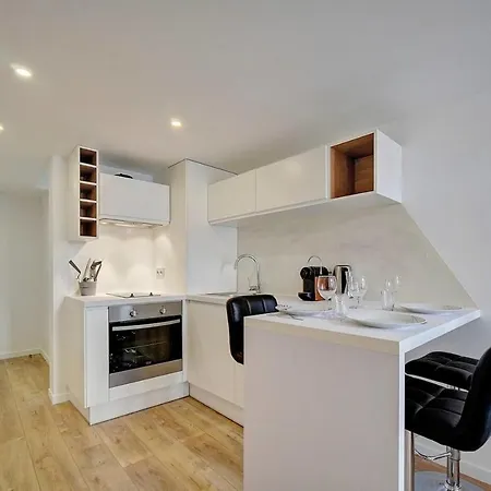 Bright Duplex Mezzanine - Center - 1br 3p *