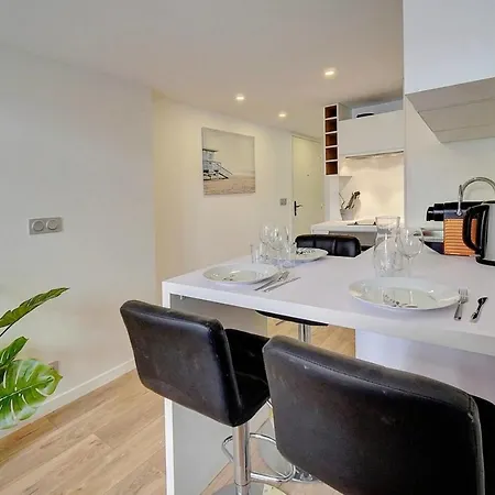 Bright Duplex Mezzanine - Center - 1br 3p *